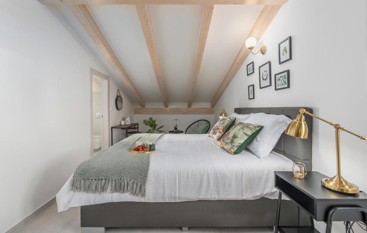 Apart Residence-Galant Rovigno Esterno foto