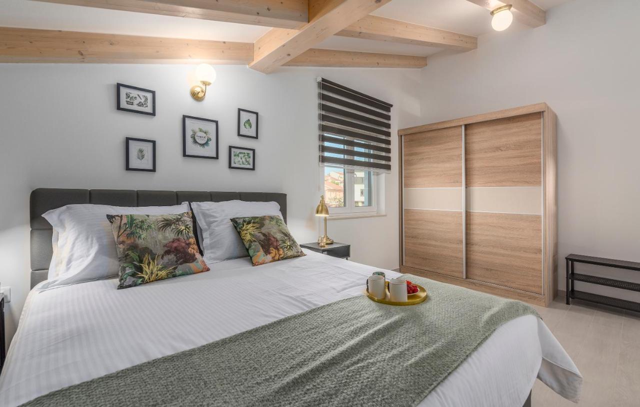 Apart Residence-Galant Rovigno Esterno foto