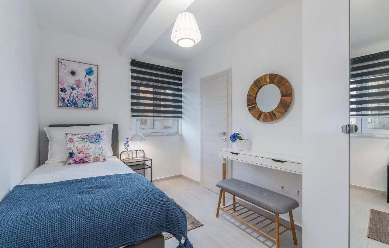 Apart Residence-Galant Rovigno Esterno foto
